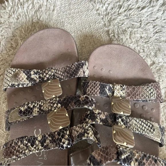 VIONIC Snakeskin Patterned Sandals Adjustable Sz 8 EXC CONDITION - Picture 2 of 8